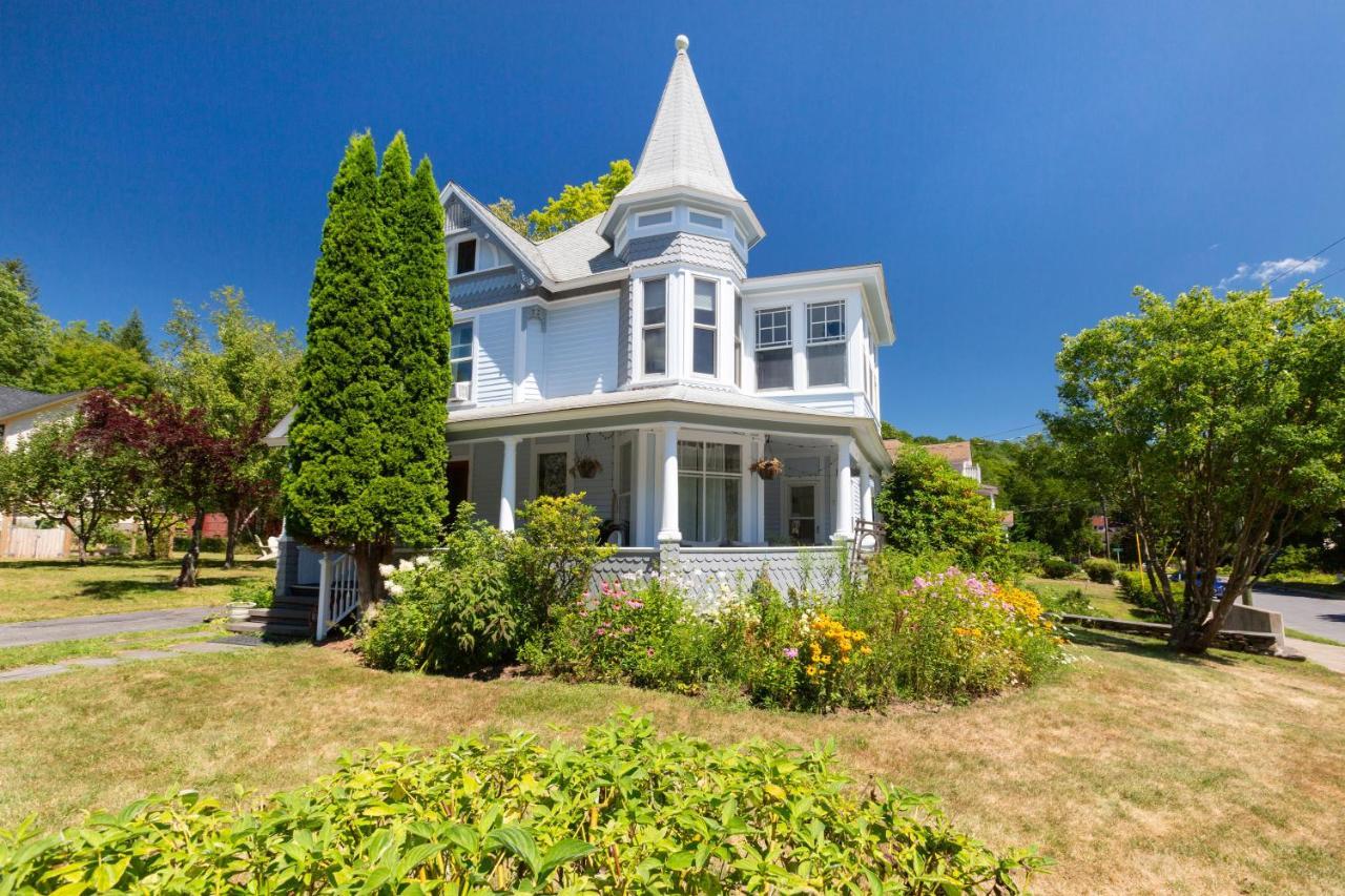 Streamside Victorian Villa Margaretville Bagian luar foto